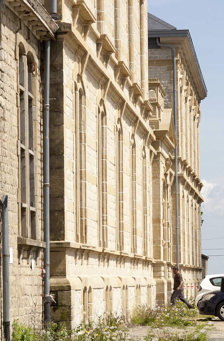 Transformation d'un ancien bâtiment militaire en logements et bureaux